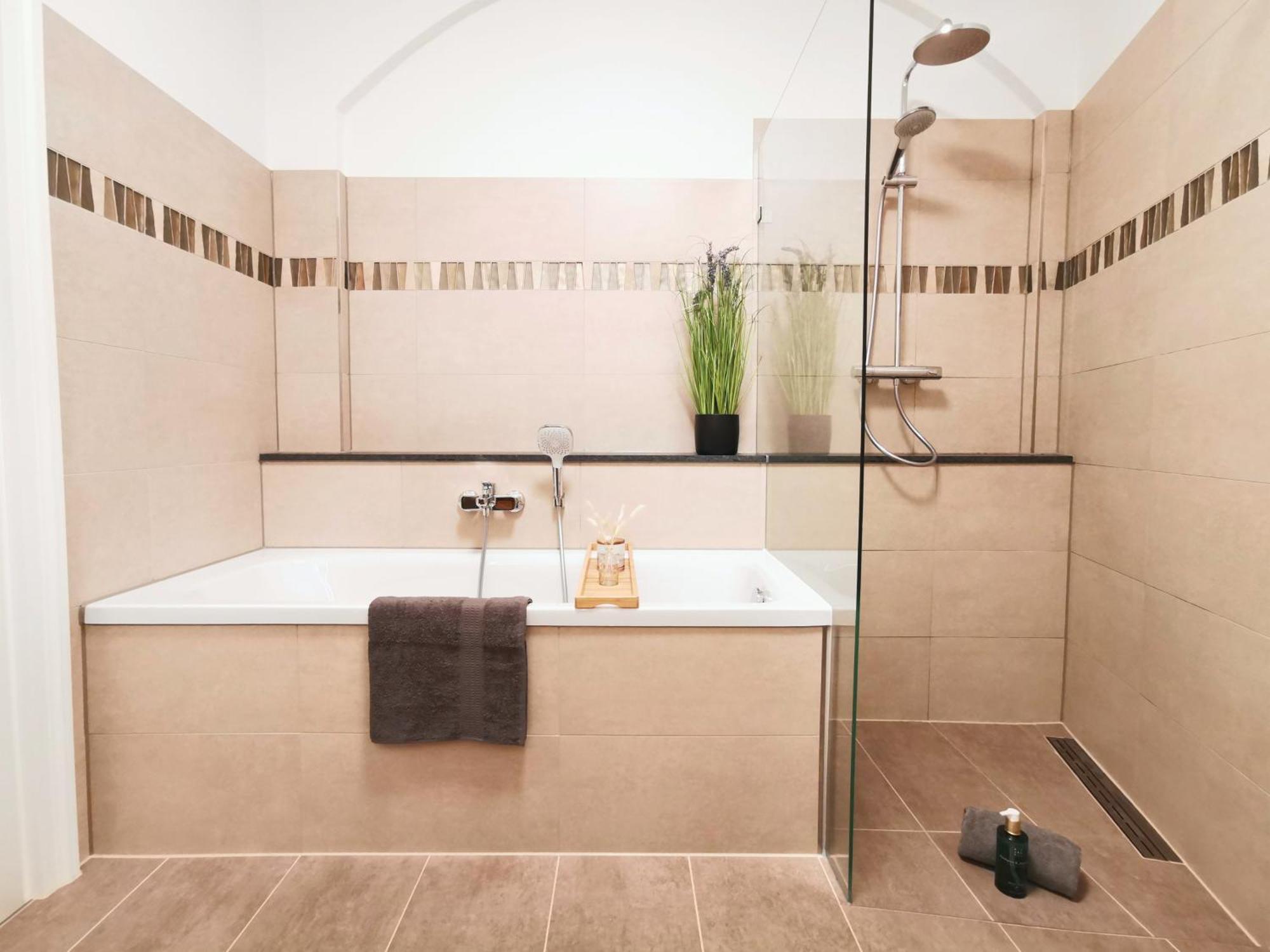 Meißen Fynbos Apartments Deluxe, Balkon, Historisch, Parkplatz מראה חיצוני תמונה
